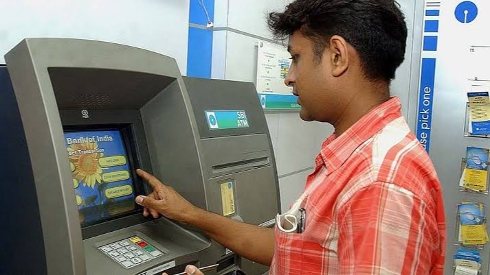 ATM ಬಳಕೆ ಮಾಡುವ ಪ್ರತಿಯೊಬ್ಬರು ಇದನ್ನು ನೋಡಲೇ, ಇನ್ನೂ ಮುಂದೆ ATM ನಲ್ಲಿ ಹಣ ಡ್ರಾ ಮಾಡಲು ಹೊಸ ನಿಯಮ ಪಾಲಿಸಬೇಕು, ಮಹತ್ವದ ಬದಲಾವಣೆ ಮಾಡಿದ ಬ್ಯಾಕಿಂಗ್ ಕ್ಷೇತ್ರ.